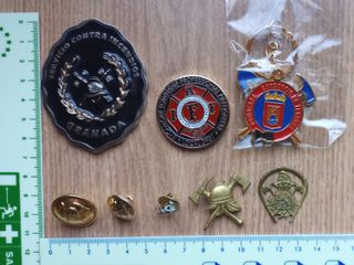 Insignias y llavero bomberos