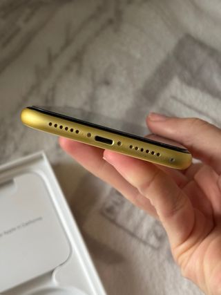 iPhone 11 Amarillo