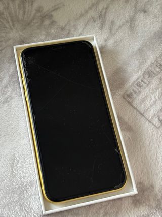 iPhone 11 Amarillo