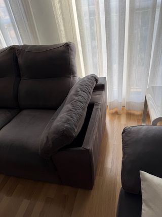 Sofá gris de piel girada