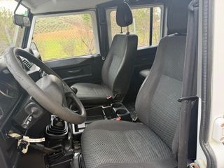 Land Rover Defender 2011