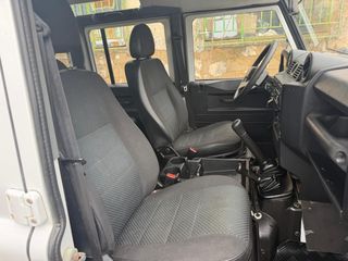 Land Rover Defender 2011