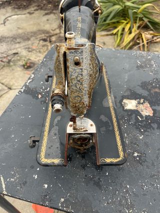 Máquina de coser antigua Alfa