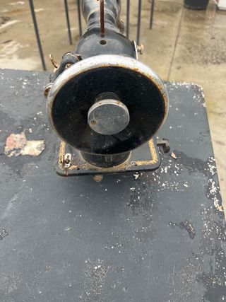 Máquina de coser antigua Alfa