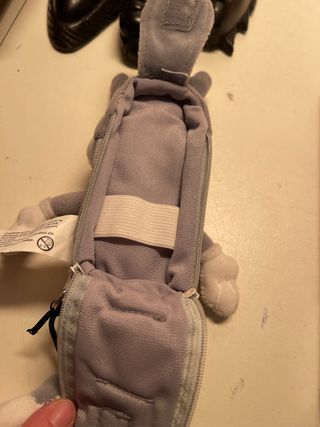 Peluche Bugs Bunny con tasca porta tutto