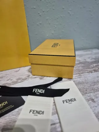 Bolsa y caja Fendi Roma