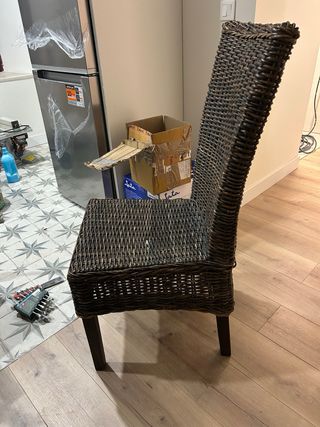 Mesa comedor y 6 sillas madera y ratán