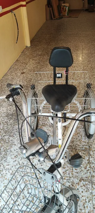 Triciclo para adultos con cesta