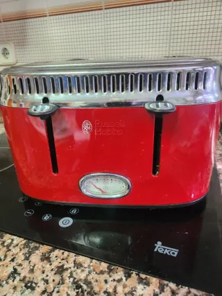 Tostadora Russell Hobbs Roja 4 Ranuras de 15 cm.