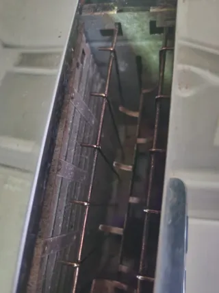 Tostadora Russell Hobbs Roja 4 Ranuras de 15 cm.