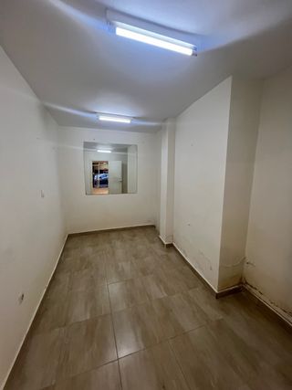 Local Avenida de la Paz Almendralejo