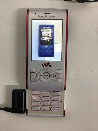 Sony Ericsson W595 Walkman Rosso/Argento