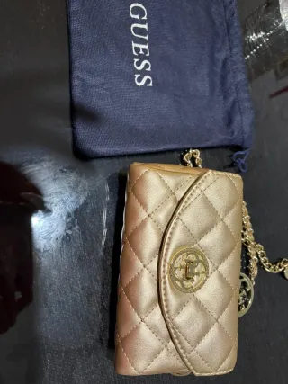 Bolso Guess Dorado Acolchado