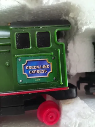 Tren de juguete con vías