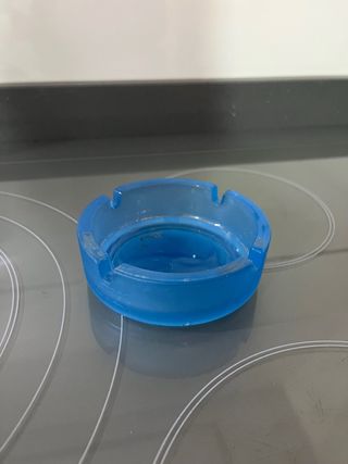 Cenicero azul de cristal