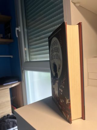 La niña que bebió luz de luna