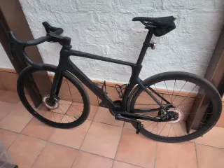 Bicicleta de carretera Cube agree c62. Carbono