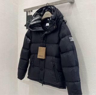 Chaqueta Burberry Negra con Capucha