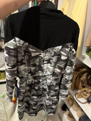 Vestido estampado militar Bershka Talla S