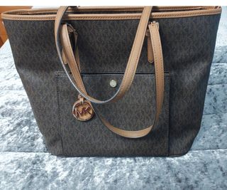 Bolso Michael Kors Jet Set Snap Pocket Marrón