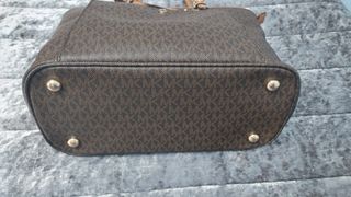 Bolso Michael Kors Jet Set Snap Pocket Marrón