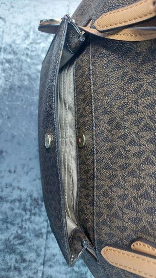 Bolso Michael Kors Jet Set Snap Pocket Marrón