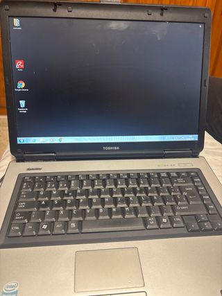 Ordenador portátil Toshiba negro/azul marino