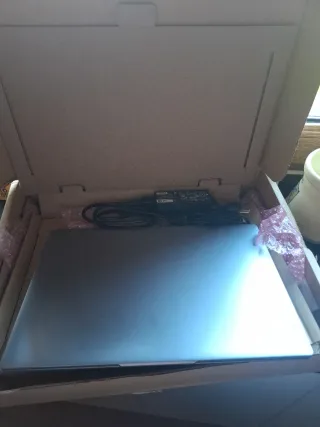 Portátil Lenovo Gris y Negro