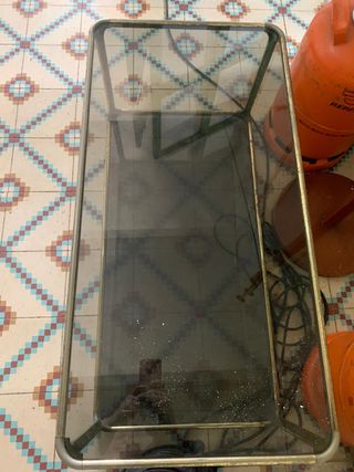 Mesa auxiliar cristal y metal dorado