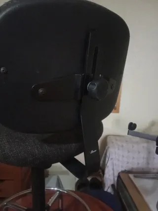 Taburete de trabajo con ruedas