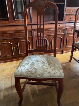 Silla de comedor con tapizado floral. Perfectas