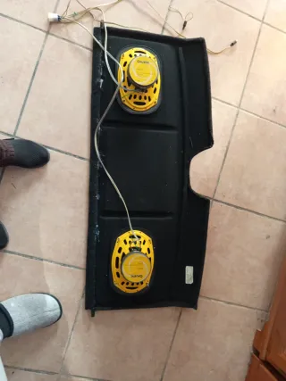 Bandeja Peugeot 106 con altavoces tuning Acustic