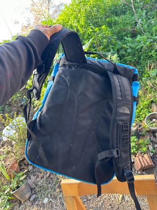 Mochila The North Face Azul y Amarilla