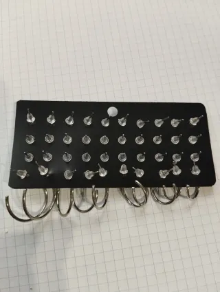 20 pares de pendientes plateados