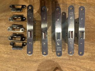 Picaportes metálicos para puertas