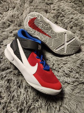 Nike Team Hustle D 10 Flyease