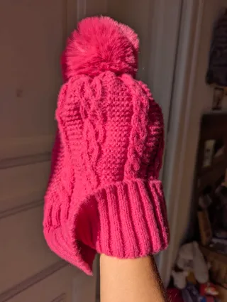 Gorro NUEVO fucsia con pompón y forro polar