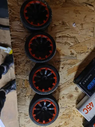 Cerchi e gomme automodellismo