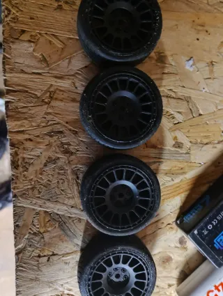 Cerchi e gomme automodellismo