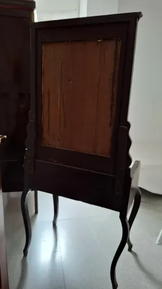 Tocador de madera y mármol