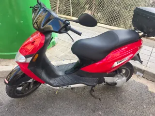 Derbi Atlantis 50cc Scooter Roja
