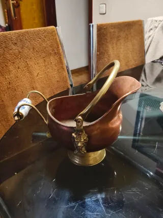 Vasija de cobre antigua