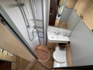 AUTOCARAVANA PERFILADA HYMER BMC-T 580 AUTOMATICA