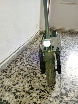 Patinete eléctrico estilo moto