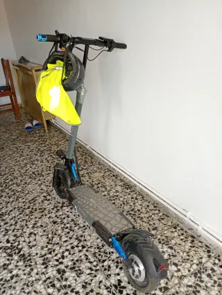 Patinete eléctrico estilo moto