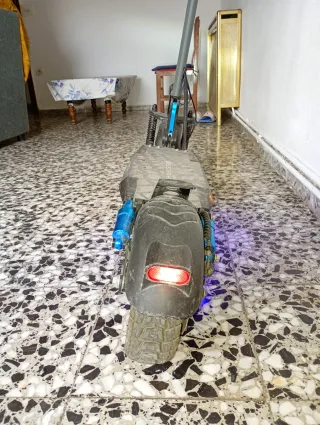Patinete eléctrico estilo moto