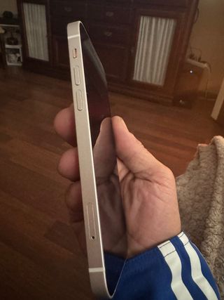 iPhone 12 con 4 fundas de regalo