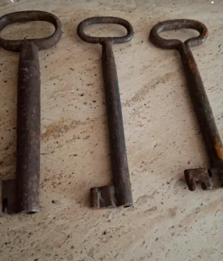 3 Chiavi Antiche in Ferro