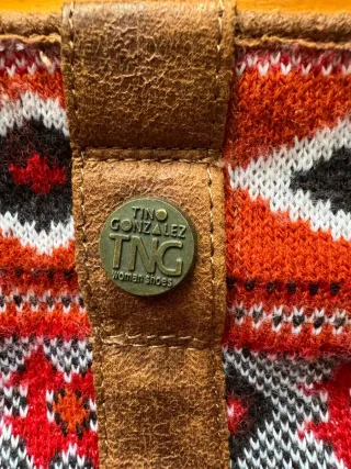 Botines de tacón con estampado étnico