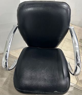 Se vende silla de peluquería. En buen estado
